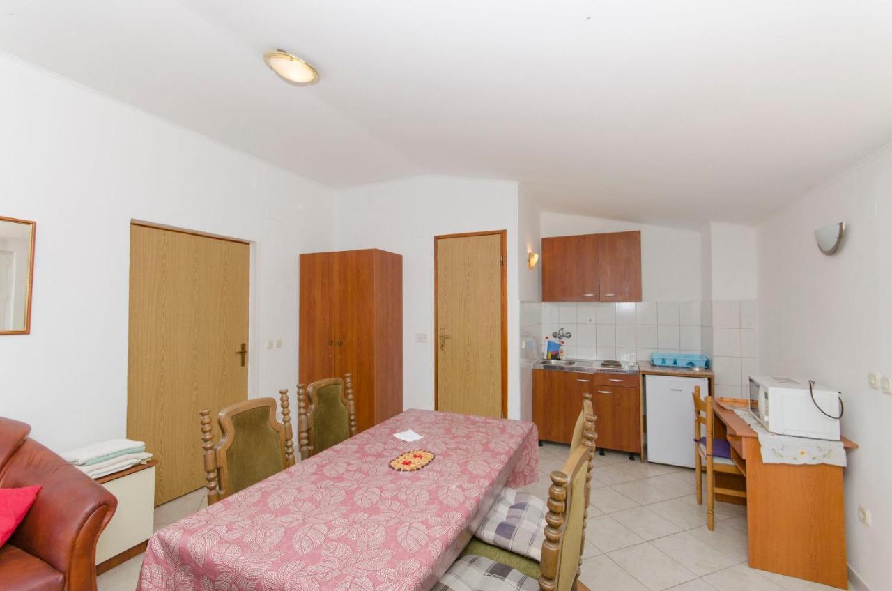 Apartments And Rooms Nike Sobra Room photo