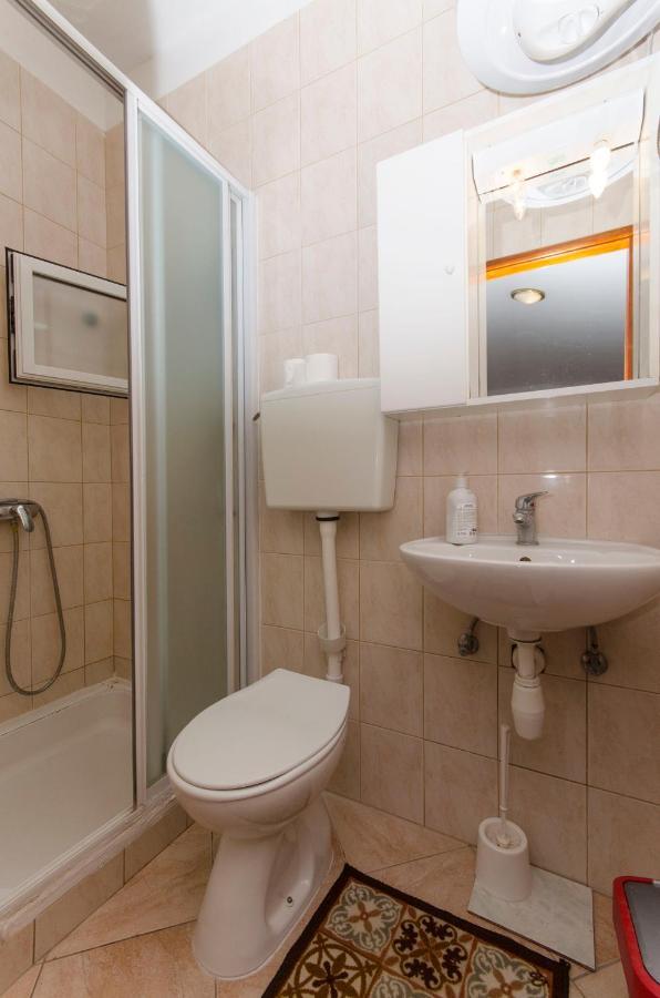 Apartments And Rooms Nike Sobra Room photo